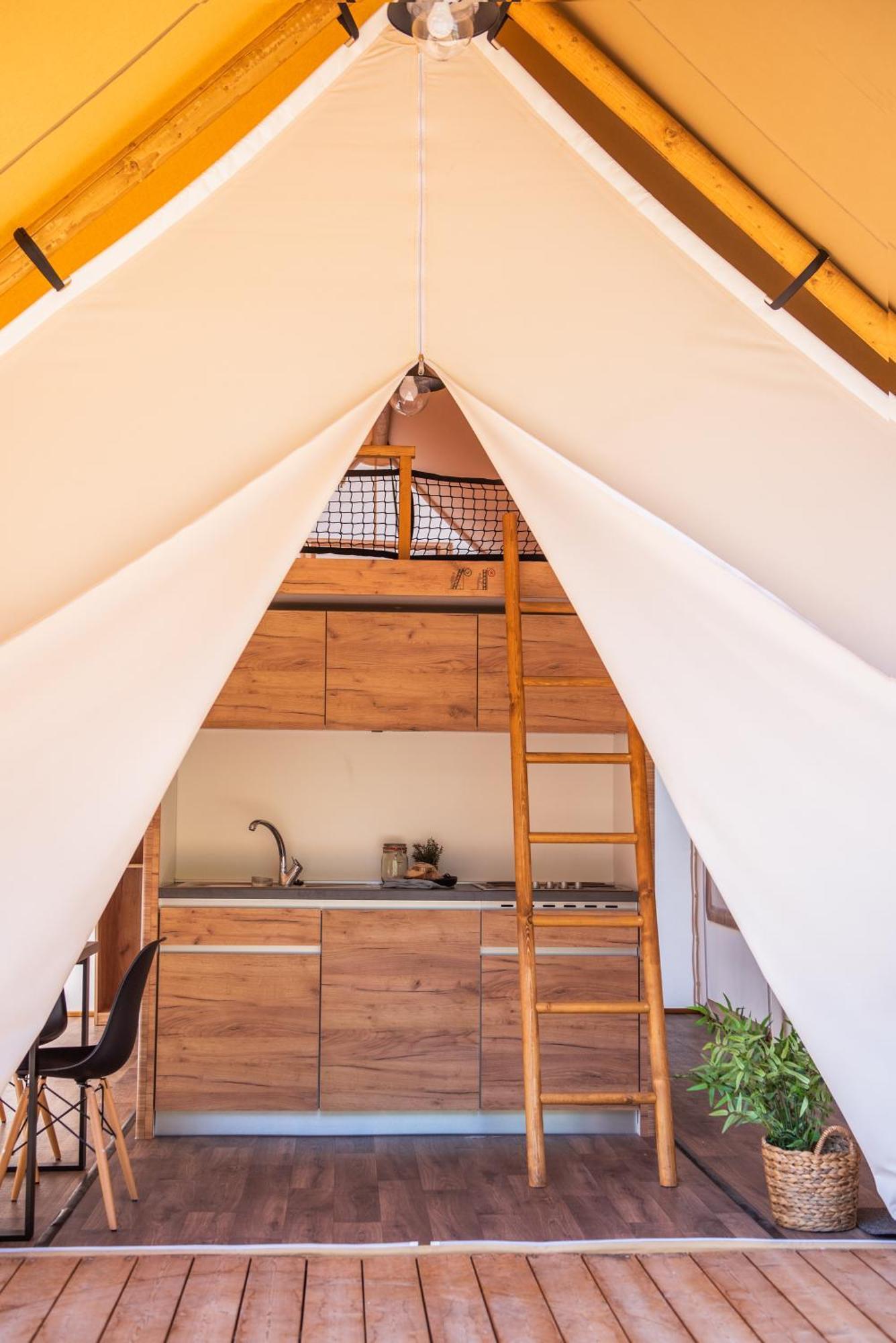 Forrest Glamping Hotel Banska Stiavnica Luaran gambar