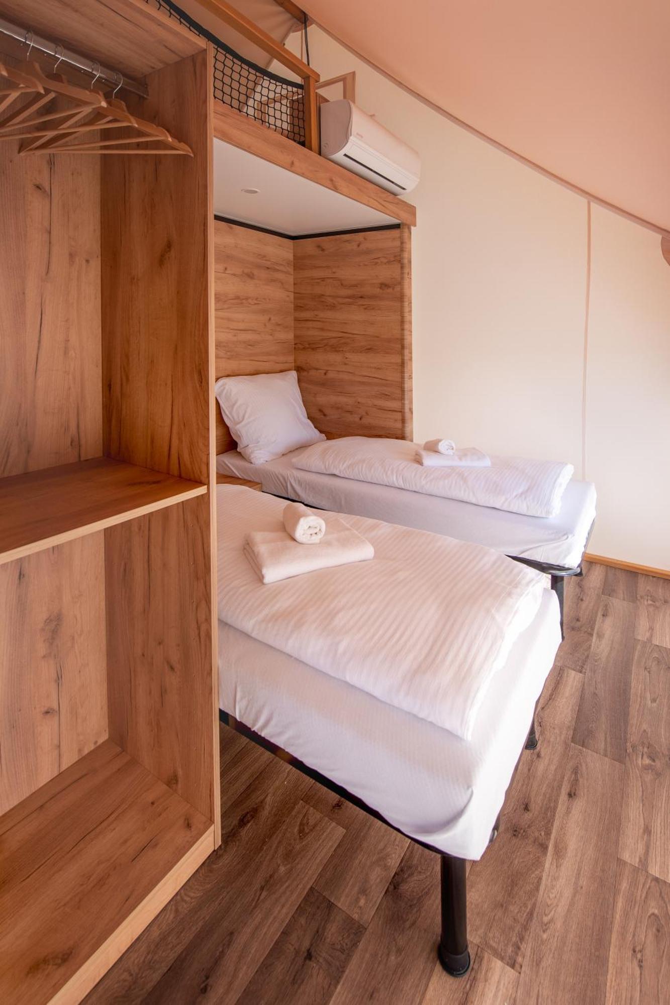 Forrest Glamping Hotel Banska Stiavnica Luaran gambar
