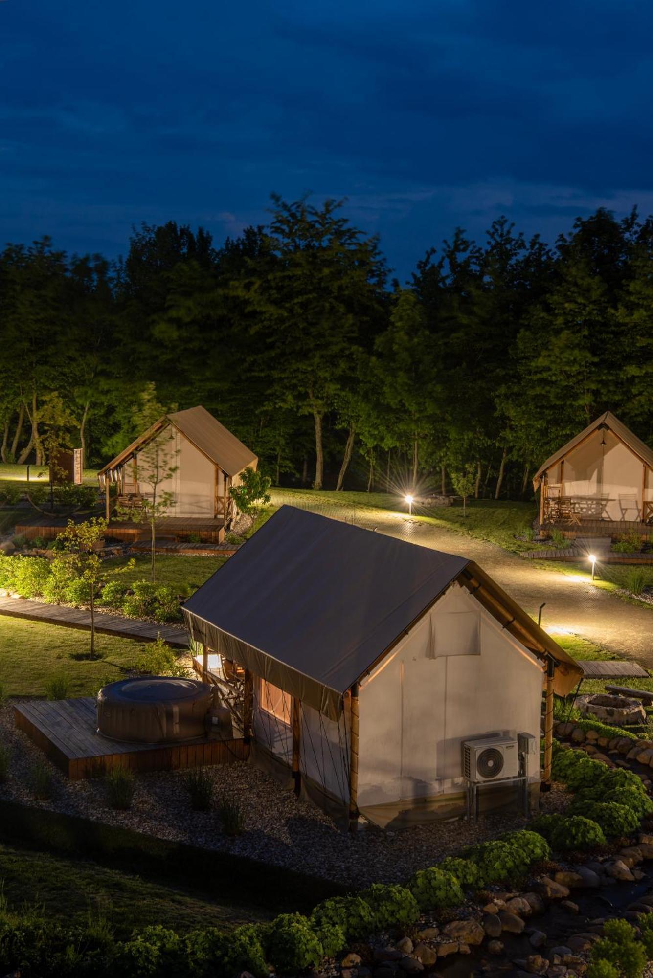 Forrest Glamping Hotel Banska Stiavnica Luaran gambar