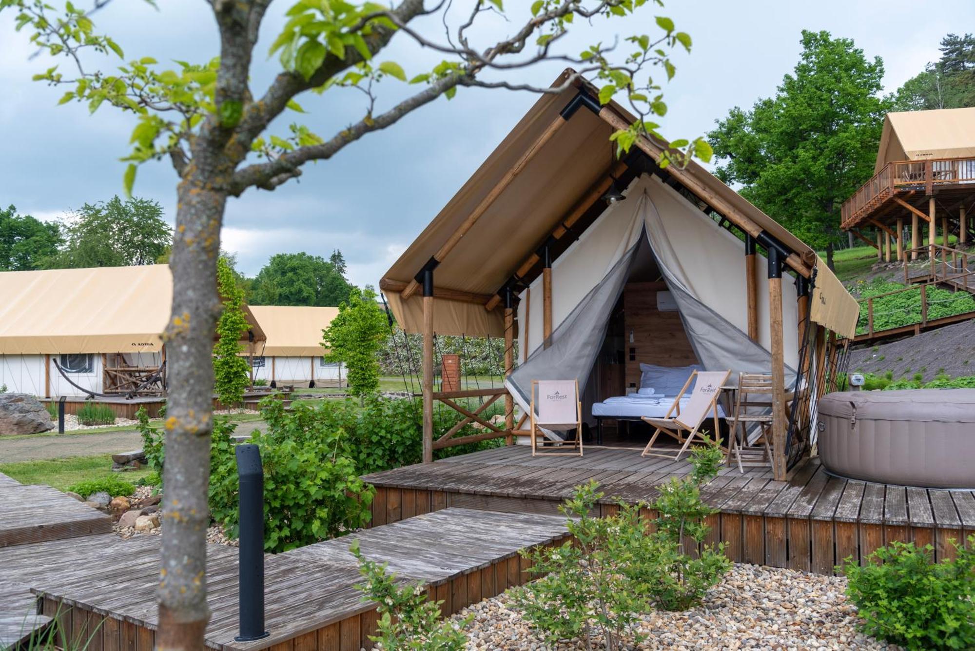 Forrest Glamping Hotel Banska Stiavnica Luaran gambar