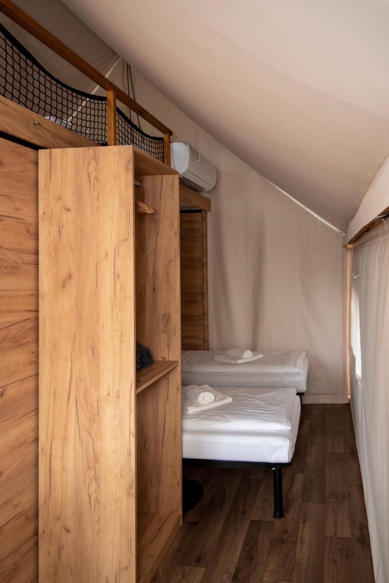 Forrest Glamping Hotel Banska Stiavnica Luaran gambar