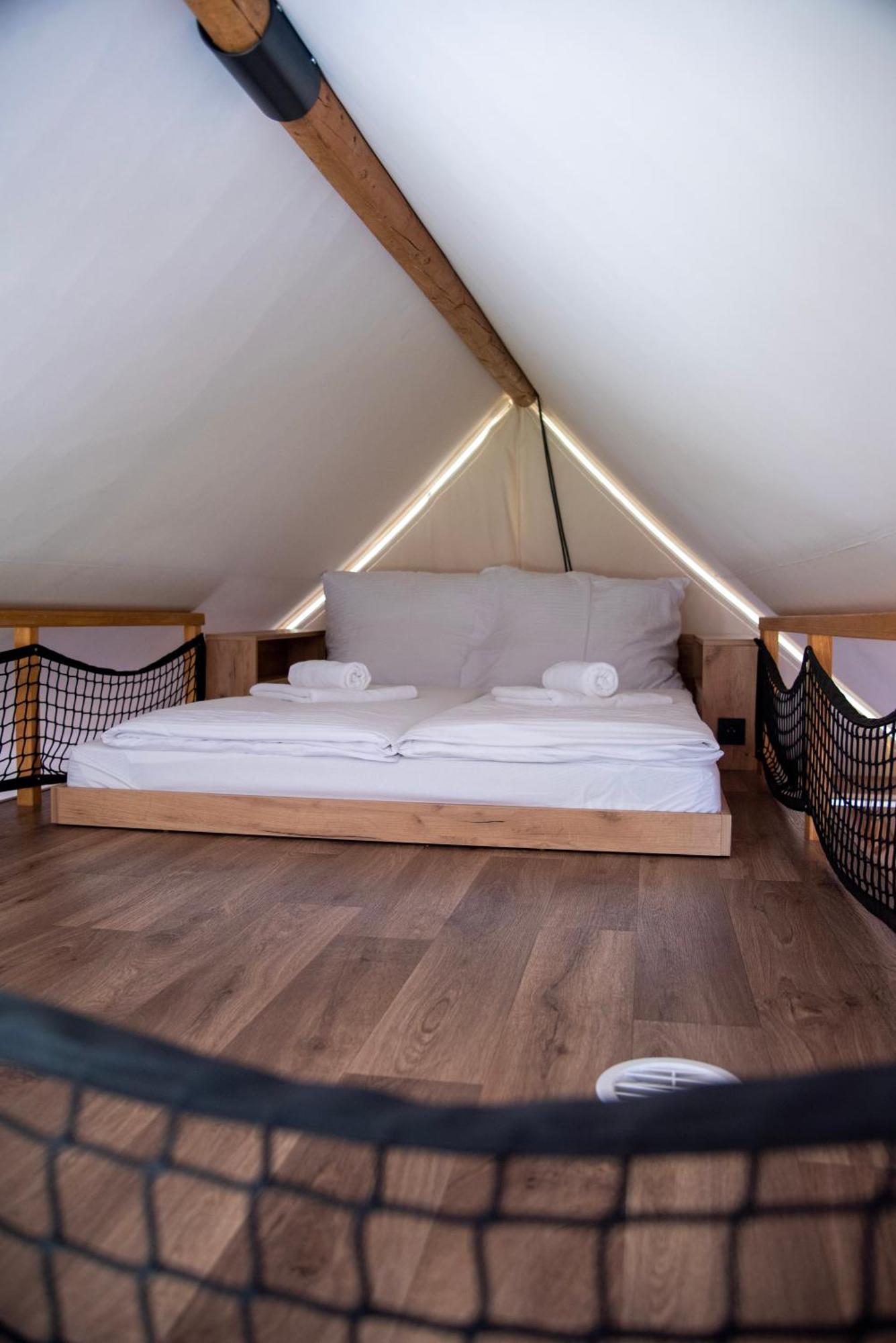 Forrest Glamping Hotel Banska Stiavnica Luaran gambar