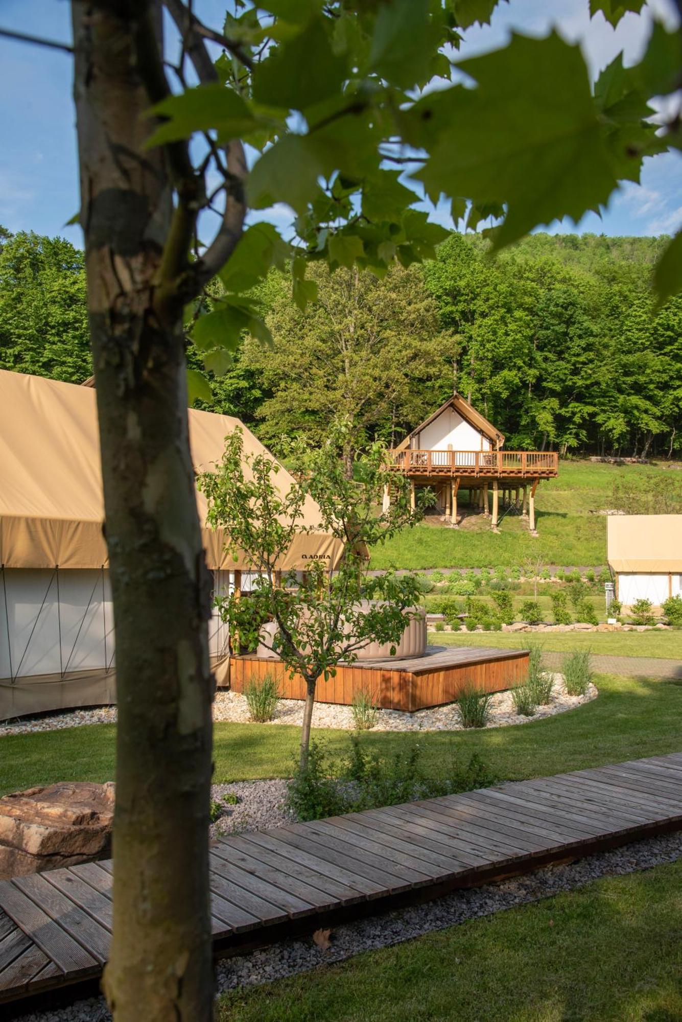 Forrest Glamping Hotel Banska Stiavnica Luaran gambar
