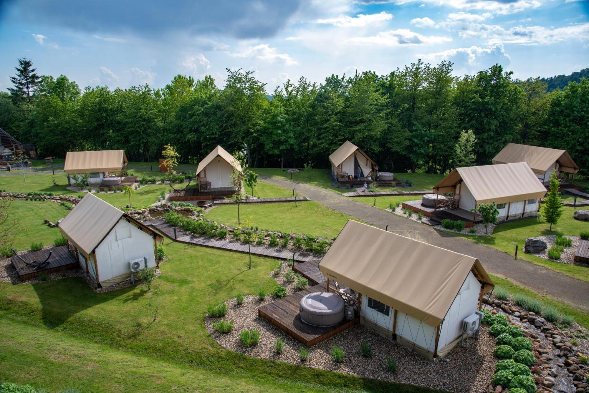 Forrest Glamping Hotel Banska Stiavnica Luaran gambar