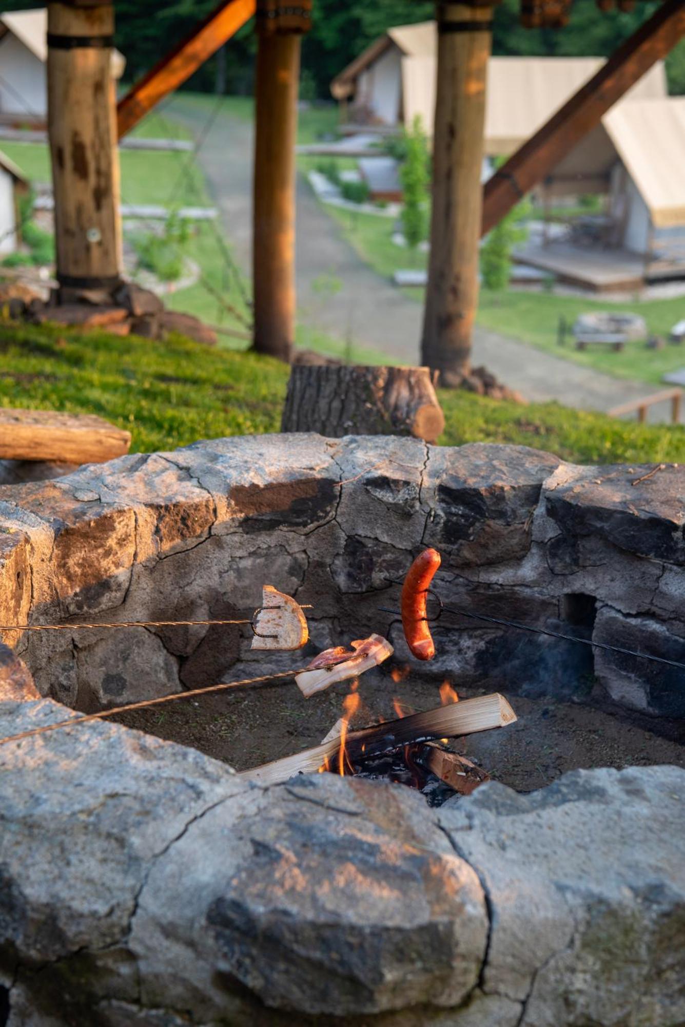 Forrest Glamping Hotel Banska Stiavnica Luaran gambar